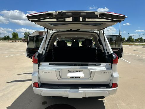 Used 2021 Lexus LX 570 4WD w/ Luxury Package image 20