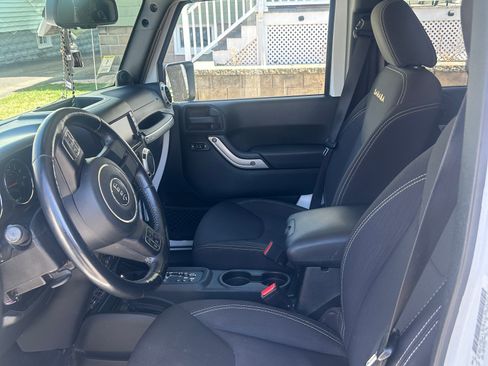 Used 2013 Jeep Wrangler Unlimited Sahara w/ Dual Top Group image 9