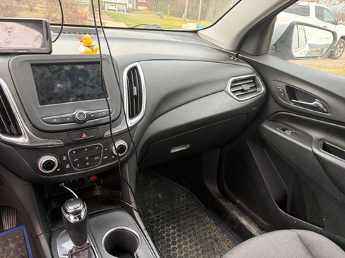 Used 2019 Chevrolet Equinox LT w/ Driver Convenience Package image 8