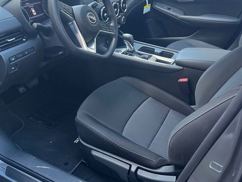 Used 2025 Nissan Sentra SV w/ Trunk Package image 6
