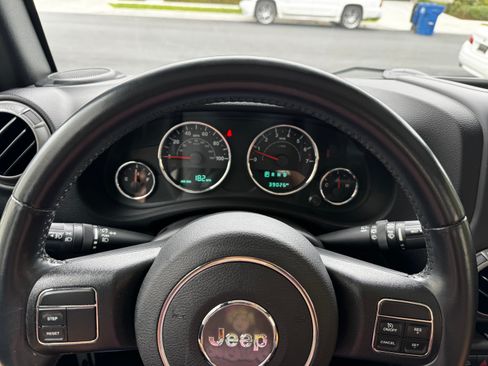 Used 2018 Jeep Wrangler Sport AWD/4WD image 4