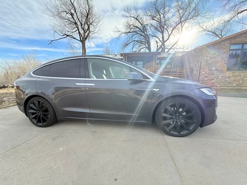 Used 2016 Tesla Model X 90D image 4