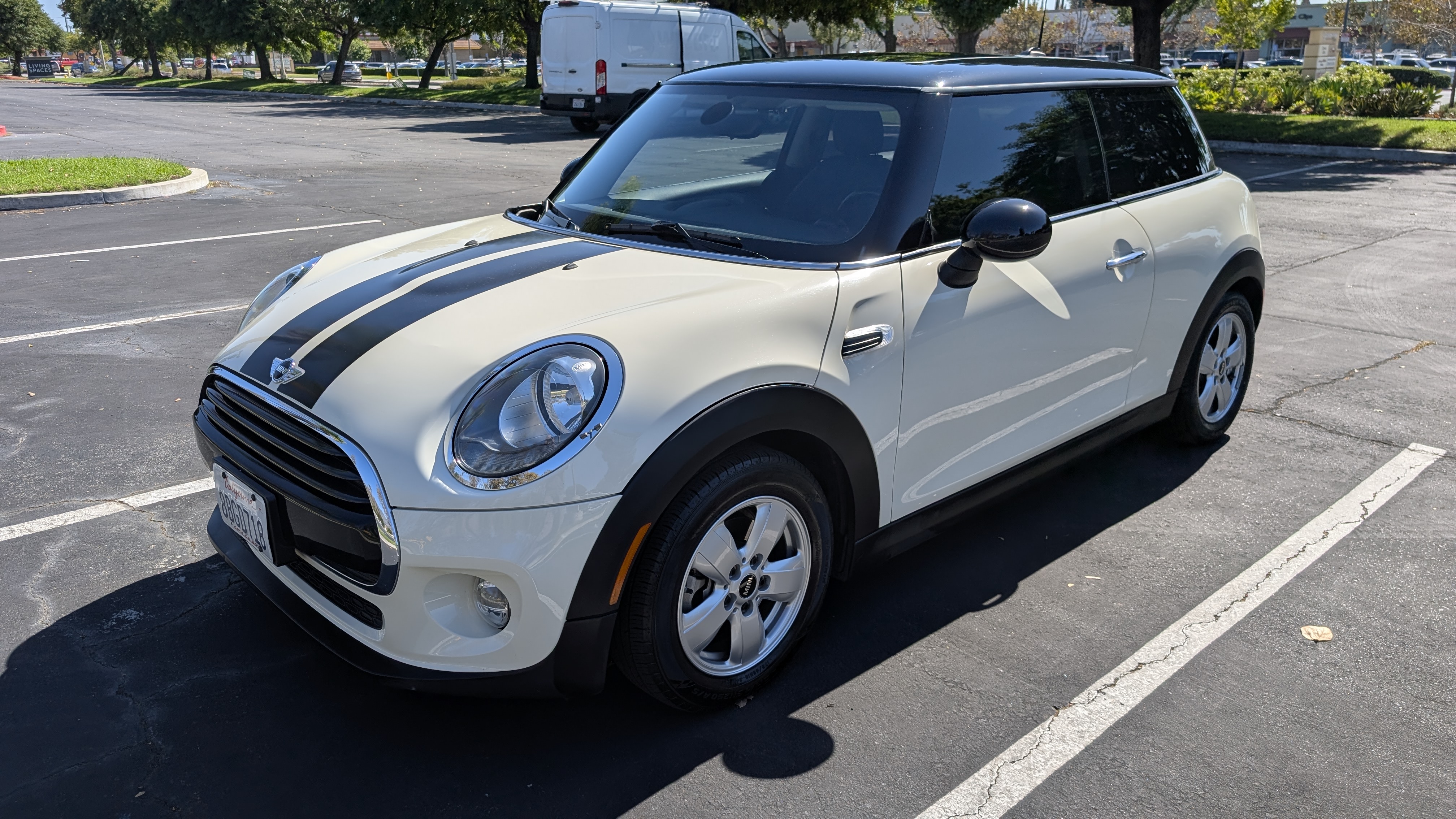 Used 2017 MINI Cooper 2-Door Hardtop FWD image 1