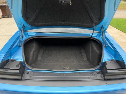 Used 2015 Dodge Challenger SRT RWD image 10