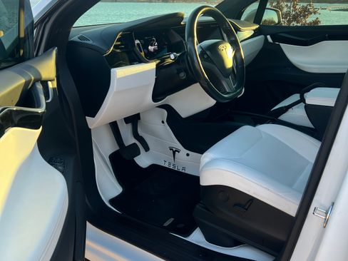 Used 2019 Tesla Model X P100D image 9