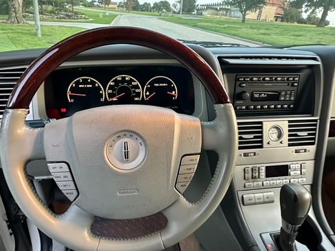 Used 2003 Lincoln Aviator AWD image 16