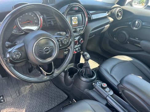 Used 2019 MINI Cooper 4-Door Hardtop image 11