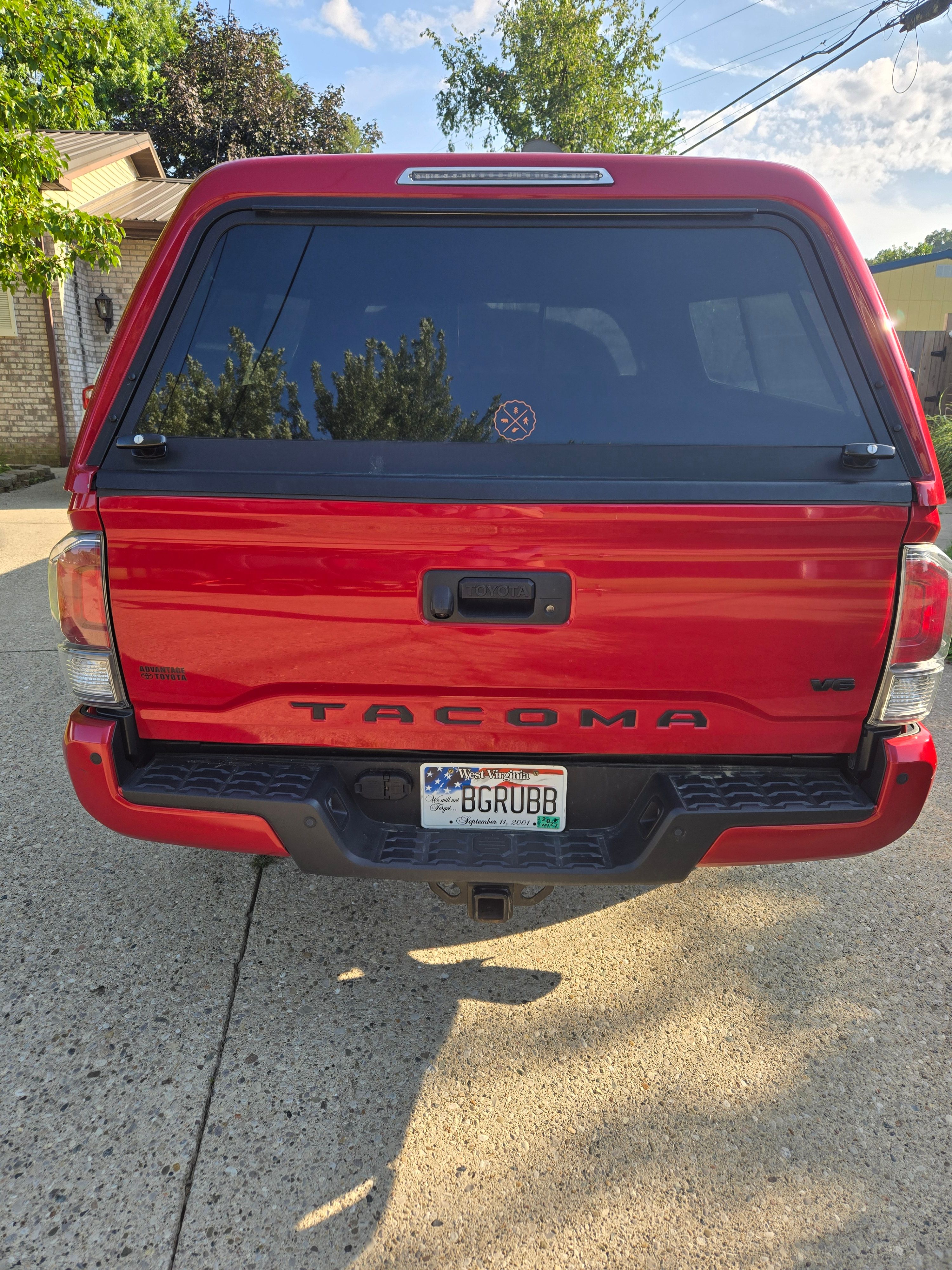 Used 2023 Toyota Tacoma TRD Off-Road w/ Technology Package AWD/4WD image 2