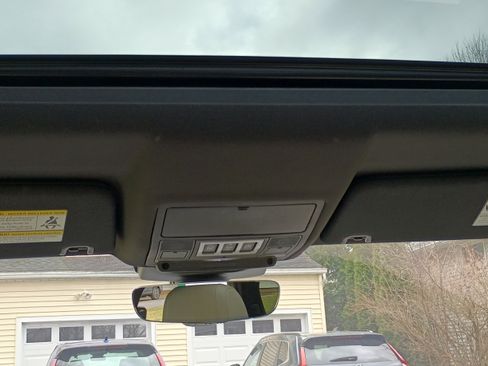 Used 2020 Land Rover Discovery SE image 24