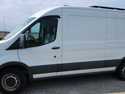 Used 2017 Ford Transit 250 148 Medium Roof image 9