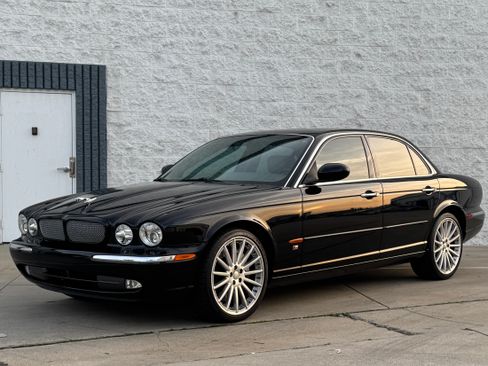 Used 2004 Jaguar XJ8 image 1