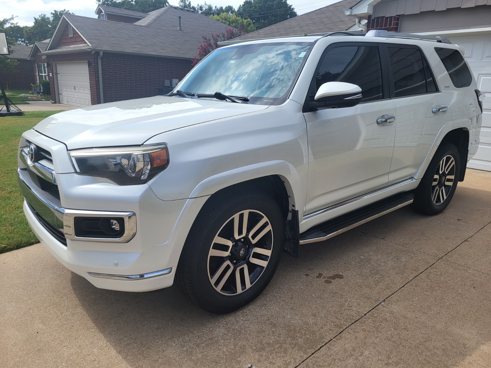 Used 2022 Toyota 4Runner Limited AWD/4WD image 2