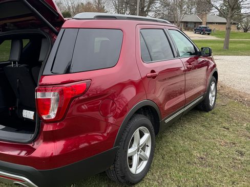 Used 2017 Ford Explorer XLT w/ Equipment Group 202A image 10