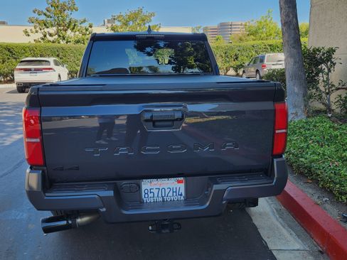 Used 2025 Toyota Tacoma TRD Sport AWD/4WD image 5