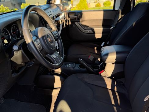 Used 2014 Jeep Wrangler Unlimited Sport w/ Quick Order Package 24S AWD/4WD image 9