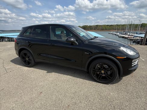Used 2014 Porsche Cayenne Diesel Platinum Edition image 1