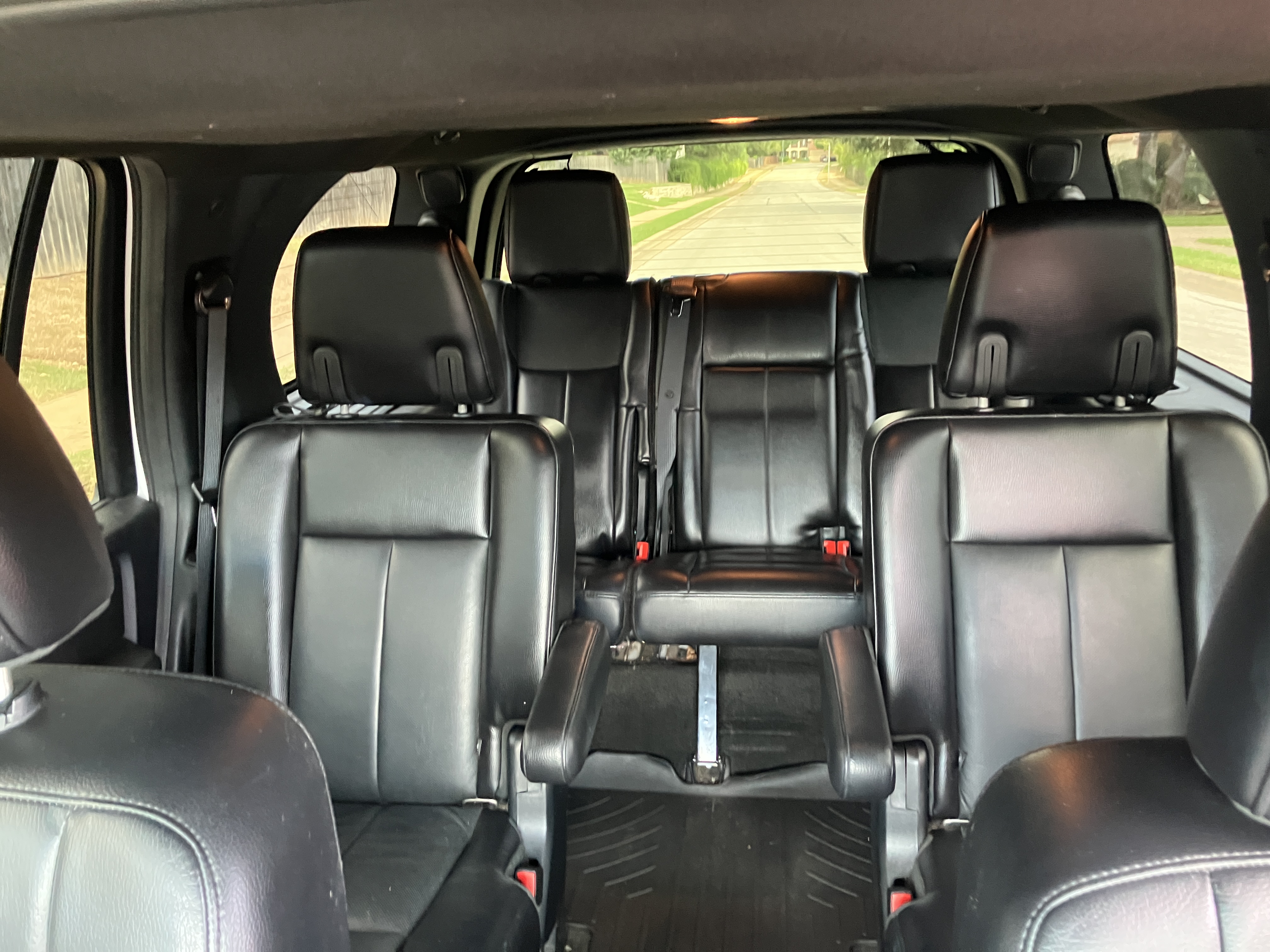 Used 2016 Ford Expedition XLT w/ Equipment Group 202A AWD/4WD image 11