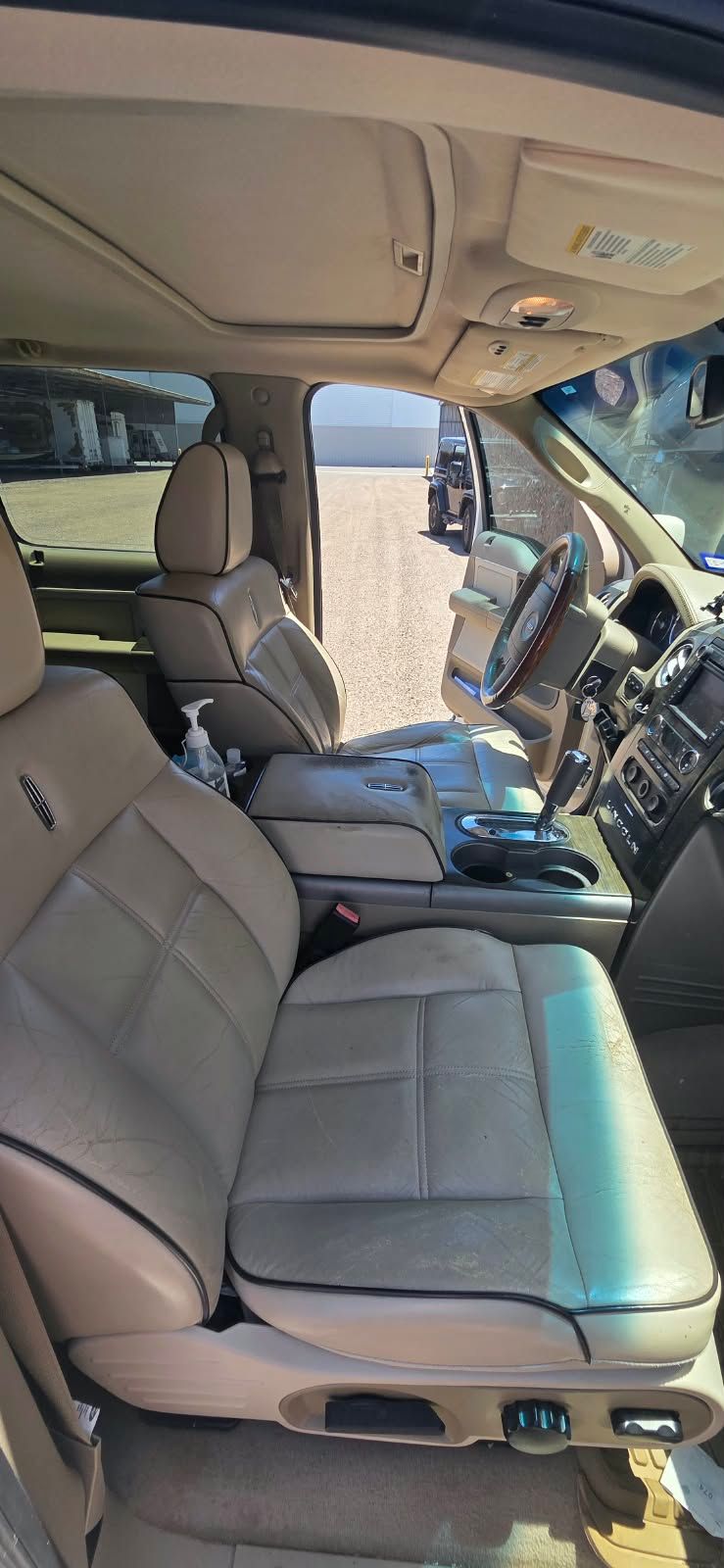 Used 2008 Lincoln Mark LT 2WD image 8