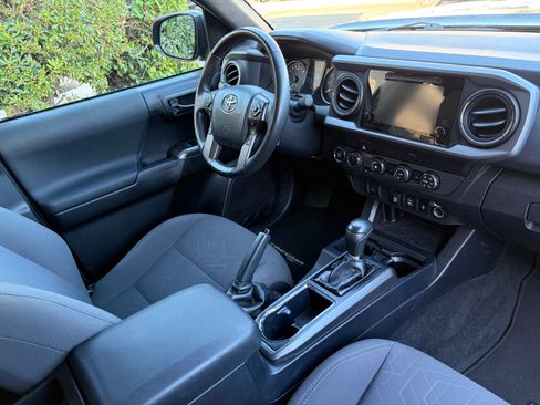 Used 2019 Toyota Tacoma TRD Sport image 10