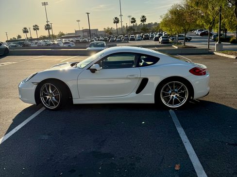 Used 2014 Porsche Cayman image 8
