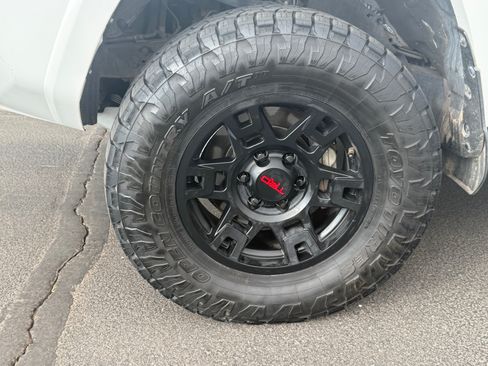 Used 2020 Toyota 4Runner TRD Off-Road Premium AWD/4WD image 2