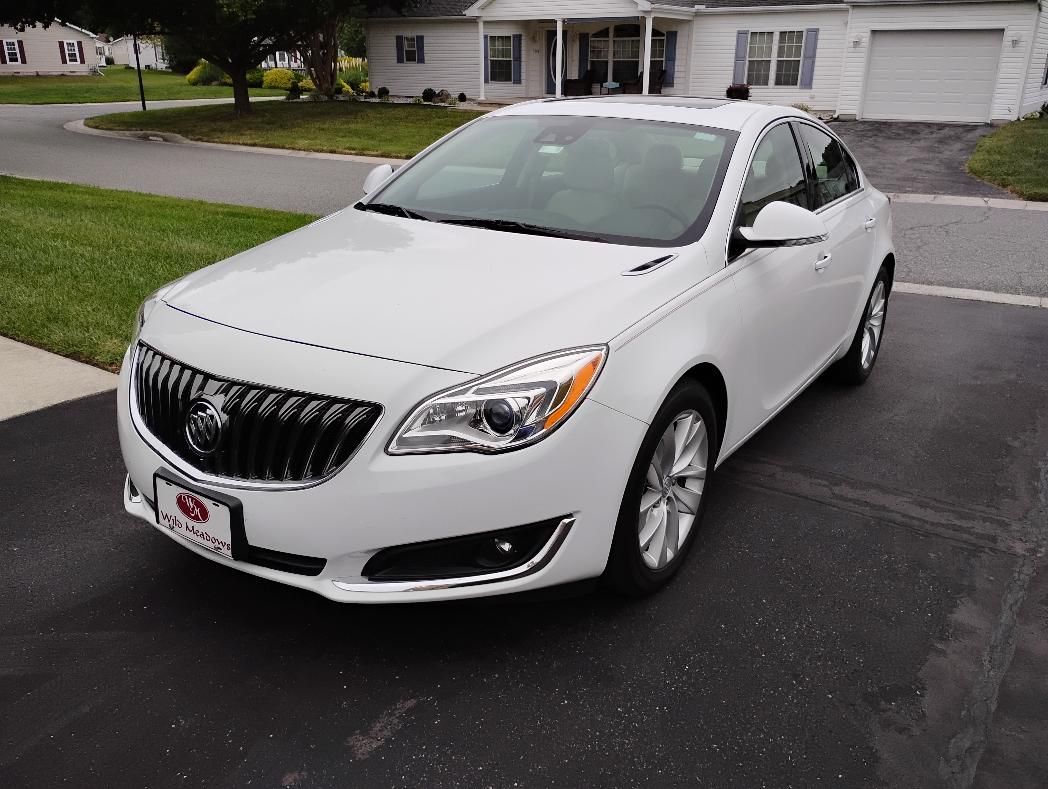Used 2017 Buick Regal Premium w/ Driver Confidence Package #1 FWD image 1