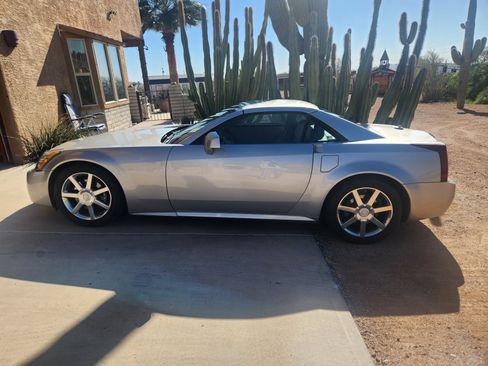 Used 2005 Cadillac XLR RWD image 2