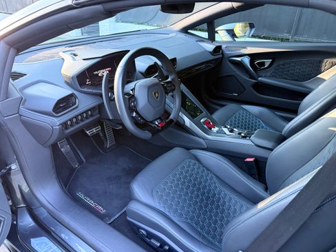 Used 2023 Lamborghini Huracan EVO image 11