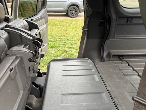 Used 2004 GMC Envoy XUV SLT image 18