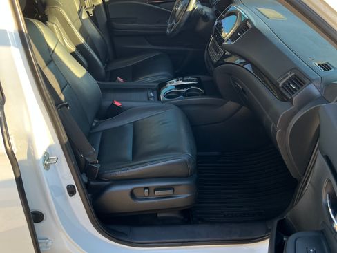Used 2020 Honda Pilot Touring image 11