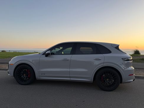 Used 2021 Porsche Cayenne GTS image 12