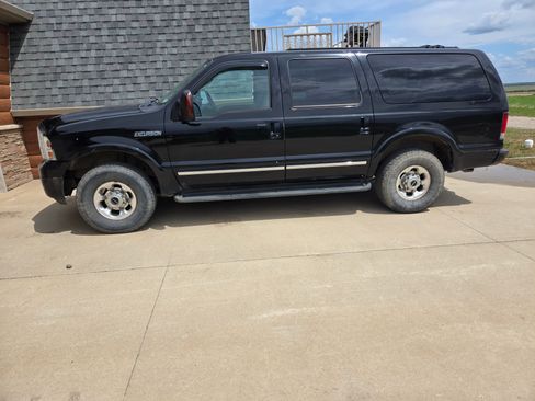 Used 2005 Ford Excursion Limited image 1