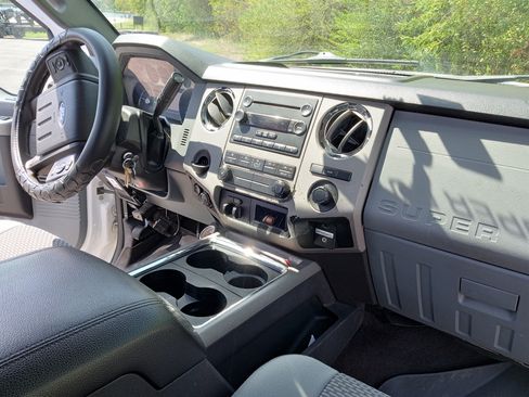 Used 2016 Ford F350 XLT w/ XLT Premium Package image 19