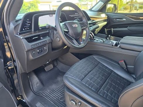 Used 2022 Cadillac Escalade Sport Platinum w/ LPO, ONYX Package image 1