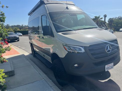 Used 2024 Mercedes-Benz Sprinter 2500 image 4