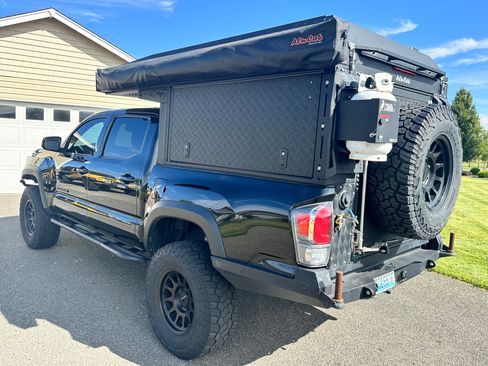 Used 2021 Toyota Tacoma TRD Off-Road w/ TRD Premium Off Road Package image 45