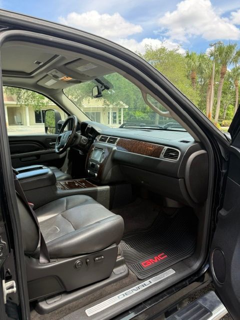 Used 2013 GMC Sierra 2500 Denali w/ Suspension Package, Off-Road AWD/4WD image 13
