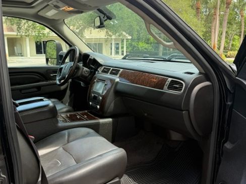 Used 2013 GMC Sierra 2500 Denali w/ Suspension Package, Off-Road AWD/4WD image 13