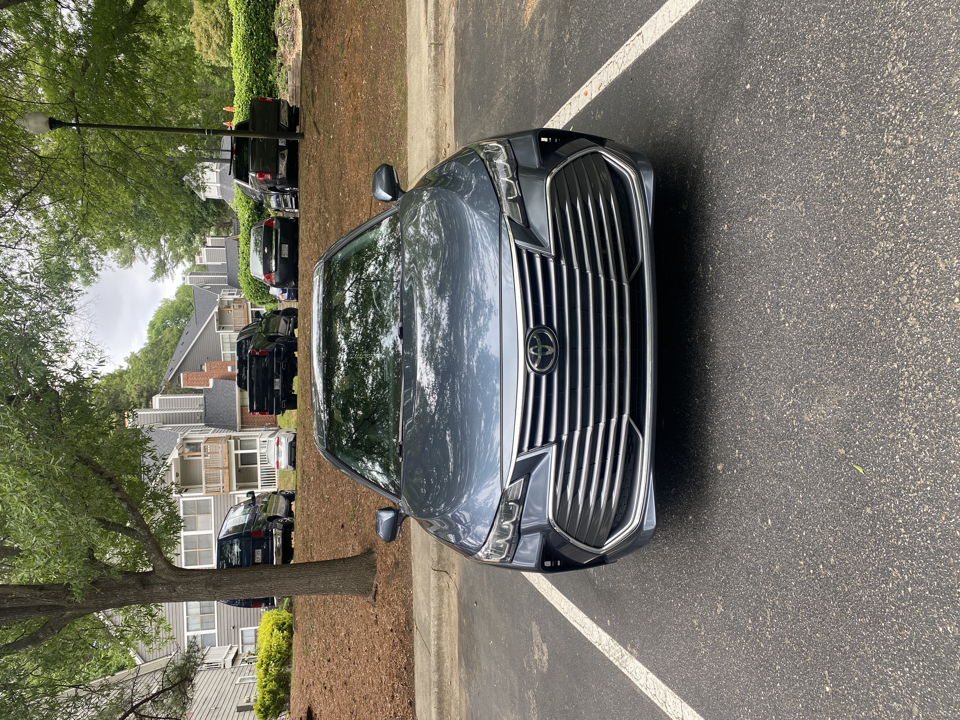 Used 2022 Toyota Avalon XLE FWD image 2