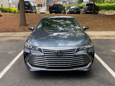 Used 2022 Toyota Avalon XLE FWD image 2