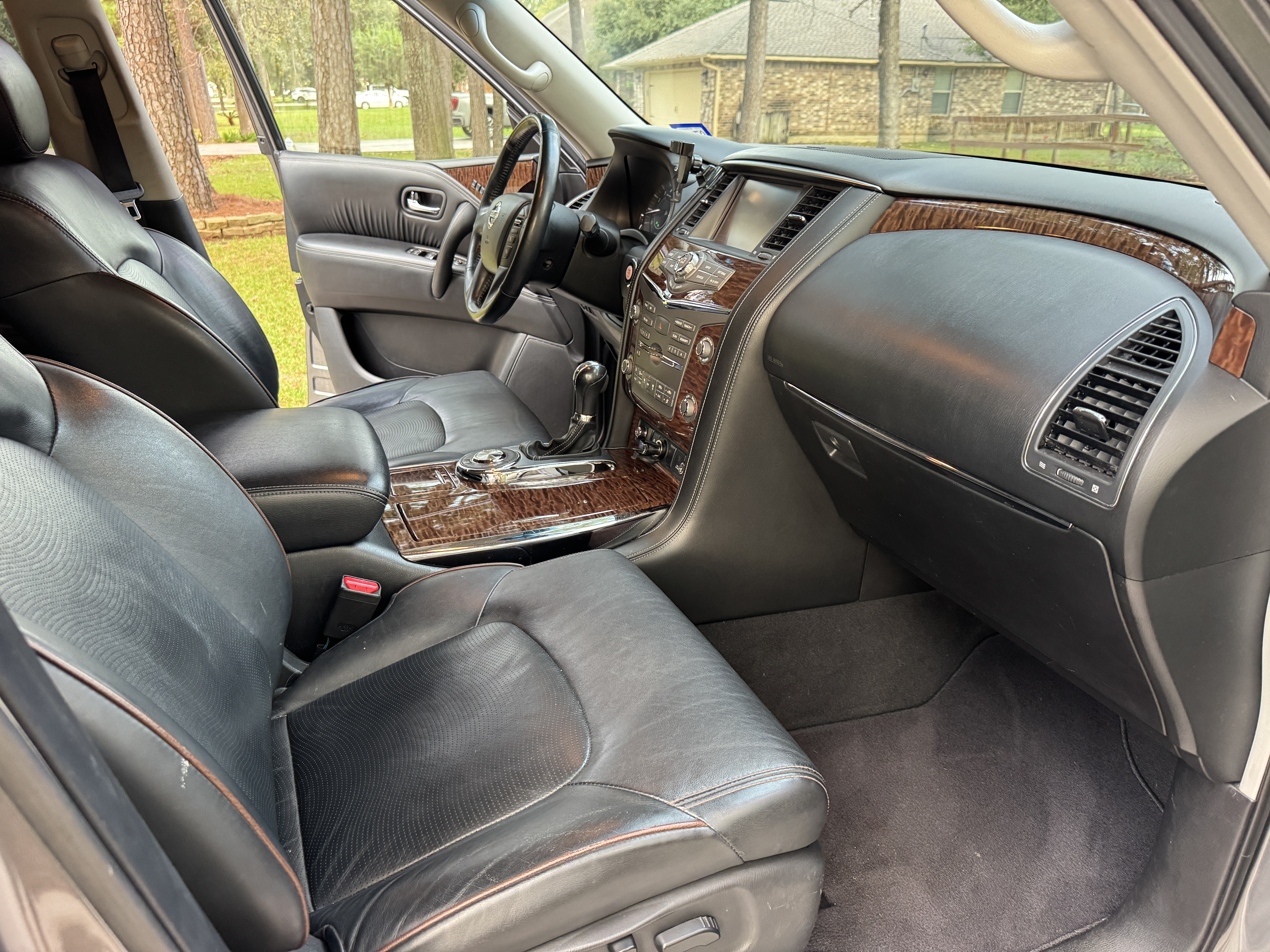 Used 2017 Nissan Armada Platinum w/ Interior Lighting Package RWD image 12