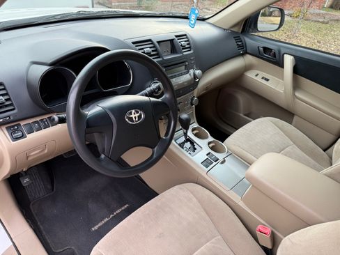 Used 2012 Toyota Highlander SE image 8
