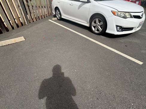 Used 2014 Toyota Camry SE image 2