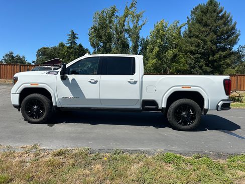 Used 2023 GMC Sierra 2500 AT4 w/ AT4 Premium Plus Package AWD/4WD image 4