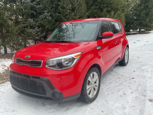 Used 2015 Kia Soul + image 1