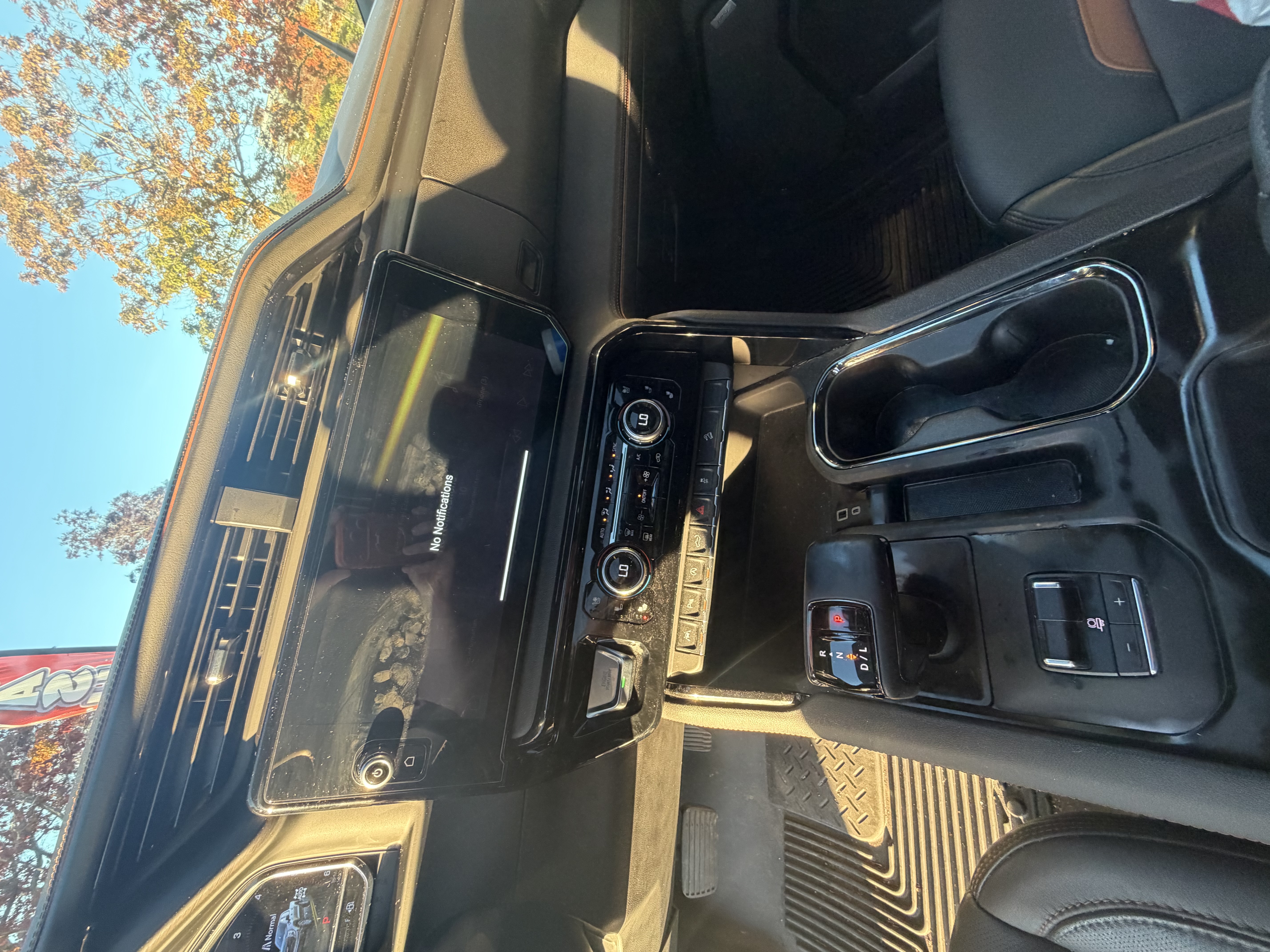 Used 2025 GMC Sierra 1500 AT4 w/ AT4 Premium Package AWD/4WD image 17