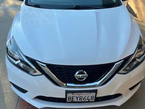 Used 2019 Nissan Sentra SV image 2