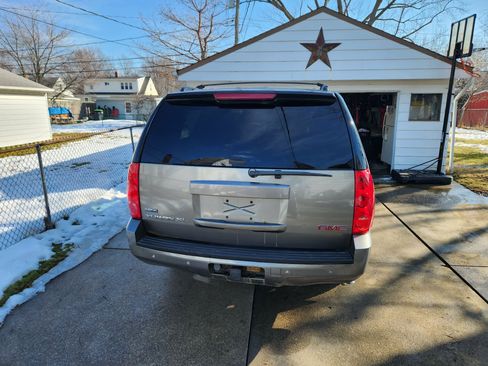 Used 2008 GMC Yukon XL SLT w/ SLT Preferred Equipment Group image 14