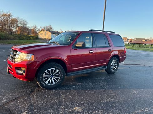 Used 2017 Ford Expedition XLT w/ Equipment Group 202A image 4