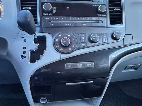 Used 2011 Toyota Sienna LE w/ Towing Pkg FWD image 8